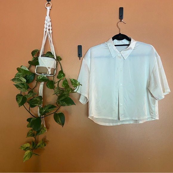Abercrombie & Fitch Cream Silk Button Up Top - Size M - Picture 1 of 3